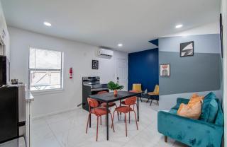 Modern 2BR Houston Stay Central & Cozy - 3