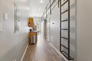 Rustic-Industrial Loft with Courthouse Views apts - 6
