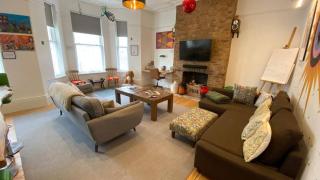Victorian Apartment Near The Beach - 9