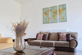 Four Bedroom House by Brookland Stays Serviced Accommodation Short Lets Bristol with Free WiFi - 8