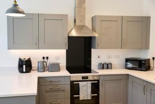 Spacious 4 BR House in Bristol - Parking, Wi-Fi - 5