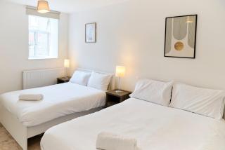 Four Bedroom House by Brookland Stays Serviced Accommodation Short Lets Bristol with Free WiFi - 2