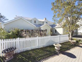 Stylish 4BR Haven w Golf Course Views by the Sea - 5