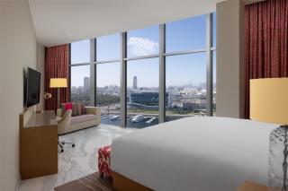 Hilton Dubai Creek Hotel & Residences - 8