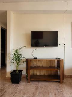 Shinny, beautiful, ideally located! - 3