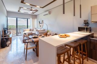 AMIRA - Stylish Penthouse with Rooftop Pool & Sea Horizon - 3