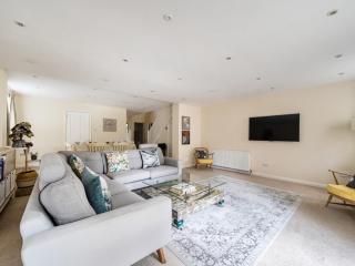 Pass the Keys Spacious family home in Surrey - Addlestone - 5