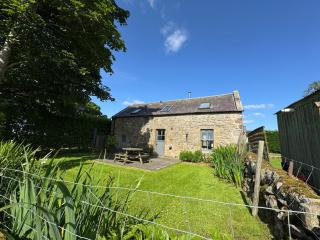 Charming cottage with loch and hill views nr Edinburgh - 9