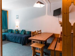 Appartement 6 pers proche pistes, commerces, ESF, garderie, animaux admis, parking, WiFi - FR-1-411-783 - 6