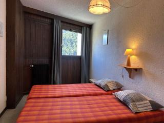 Appartement Montgenèvre: 6 pers, 2 ch + coin montagne, balcon, parking, prox commerces - FR-1-330D-56 - 6