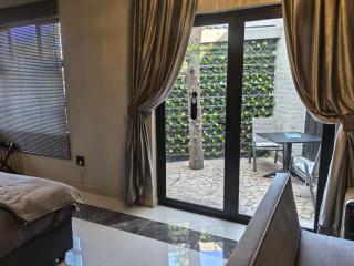 Bryanston Palms Accommodation - 7