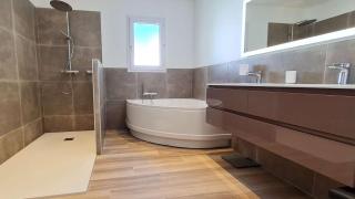 Superbe villa avec piscine chauffée, boulodrome et parking - 1