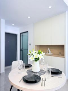 The Serenity Lookout Heated pool and Gym - 2