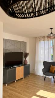 AMAO Grey - 86 m2 Apartment - Balcony - King-Size Beds - Free Parking - Near Europa-Park - Up to 12 Guests with 2 Units - 8