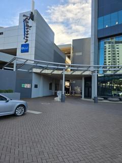 Oceans Apartments Balcony Suites in the Radisson Blu Hotel Building Tower, Durban Umhlanga - 7