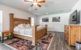 Desert Oasis with Pool Patio 5BR 3BA Near PV - 8