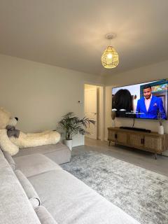 Charming 1 Bedroom with Private Bath - 5