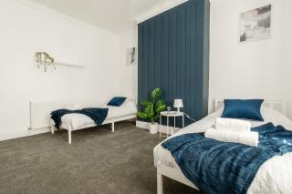 Spacious 3 Bedroom modern flat with parking - 9