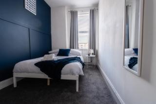 Spacious 3 Bedroom modern flat with parking - 6