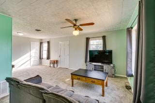 2 Mi to Phillips 66 Refinery Home with Yard - 8