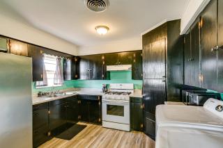 2 Mi to Phillips 66 Refinery Home with Yard - 7