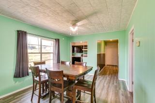 2 Mi to Phillips 66 Refinery Home with Yard - 4
