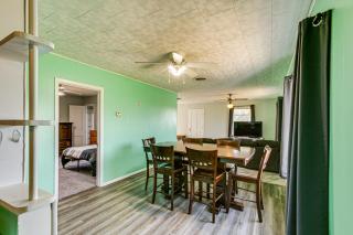 2 Mi to Phillips 66 Refinery Home with Yard - 3