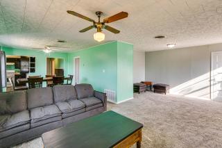 2 Mi to Phillips 66 Refinery Home with Yard - 2