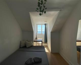 Santos Apartment in Central Lisbon with River View - 5