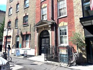 Fitzrovia Cosy One-Bedroom Apartment - 1