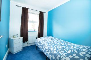 3 Bed Semi - Sleeps 5 - Wifi - Private Garden & Parking - Pets Allowed - 2