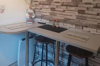 Beach Apartment - Sleeps 4 Garden & Parking - 1