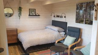 Bumblebee Cabin and Barn Owl Cabin at Redroofs - 2