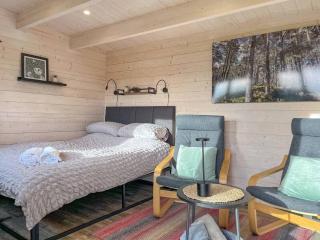 Bumblebee Cabin and Barn Owl Cabin at Redroofs - 0