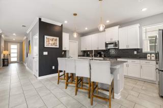 Upstay Modern 5BR Resort Home w Pool & Hot Tub - 7