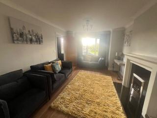 3 Bed Spacious House in Golf Links Road - 5