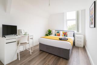 Manygates House by Alt-Stay - Wakefield Budget Friendly Contractor and Relocation Accommodation - Private Room with Parking, Fast Wi Fi, In Room Tea and Coffee, Shared Kitchen, Bathrooms and Lounge - Long Stay Ready with Weekly and Monthly Rates - 3