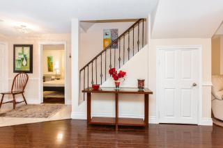 Modern Guest Suite Comfort for 5 Free Parking - 3