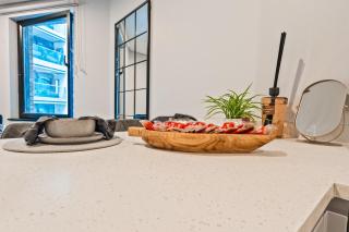 Luxury 2BR Apartment Sleeps 6 Near Tower Bridge - 5