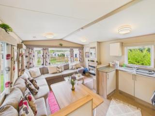 Peaceful Caravan Stay at River Valley Country Park, Cornwall - 4