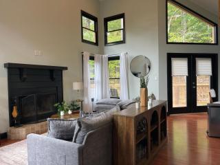 Tranquil Mountain Lodge Escape Near Carters Lake - 3