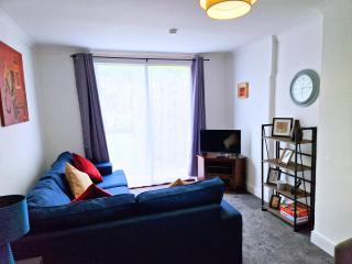 Spacious four bedroom Home with Parking Family Friendly - 4