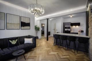 RoyalMileLUXE - 2BR Apartment with Freestanding Bathtub - 5