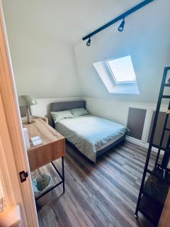3 bedroom Brookwood Road apartment - 1