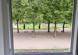 JOLI MANSARDÉ au Calme - Le Jardin de l'Evêché a votre Fenêtre - 9