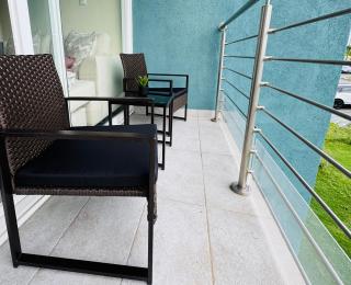 Vive Luxe Condo w Pool & 247 Security near Airport - 3