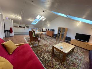 Downlands Barn apartment 1 Bedroom - 2 Futon in Lounge - 9