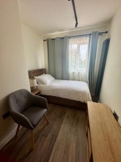 3 bedroom Brookwood Road apartment - 5