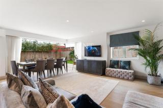 Luxury 5Bed Gated Home in High Beech - 0