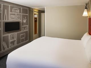 ibis Plymouth - 3